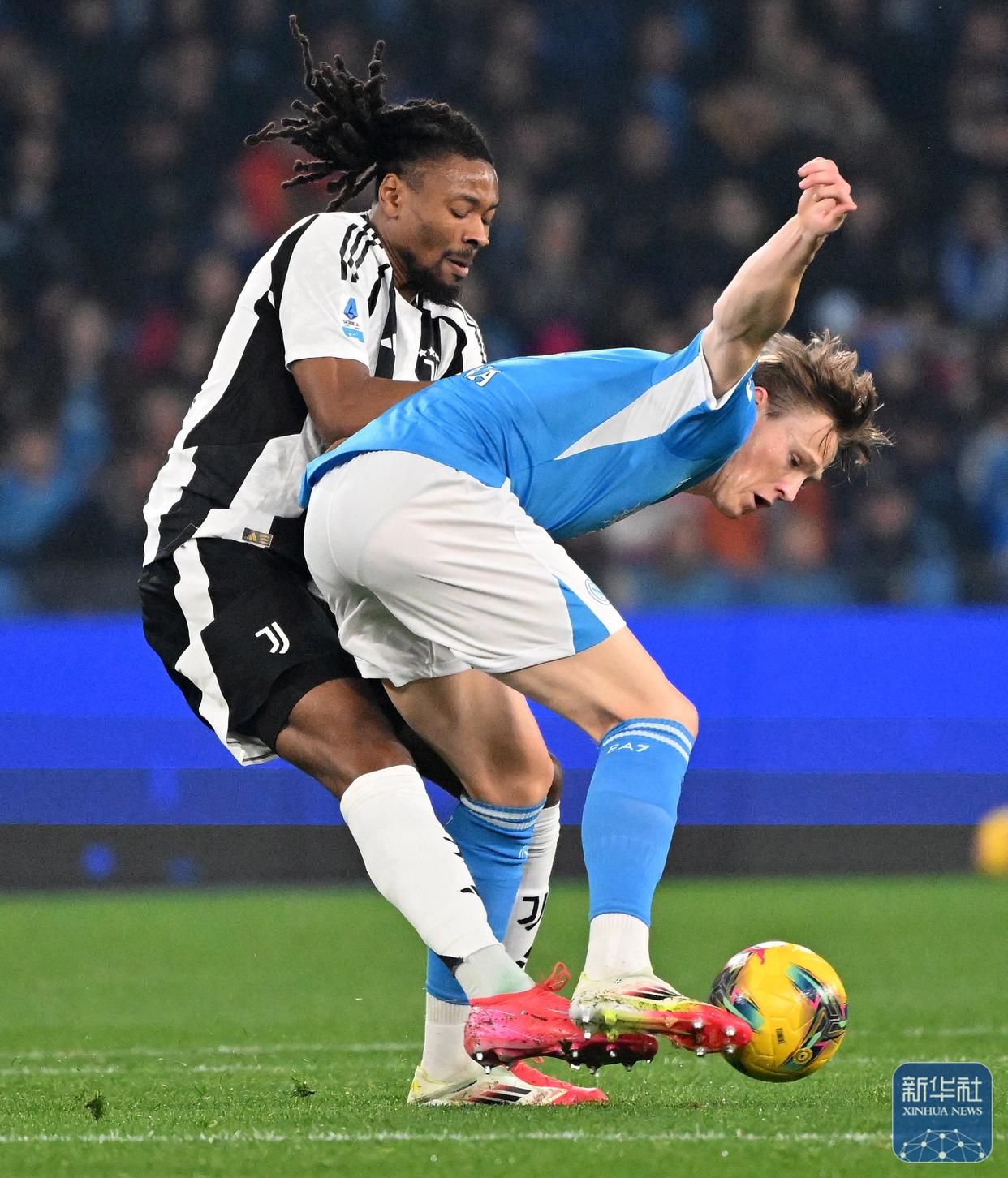 那不勒斯主场大胜,继续向意甲争冠头名冲刺 那不勒斯主场大胜,继续向意甲争冠头名冲刺