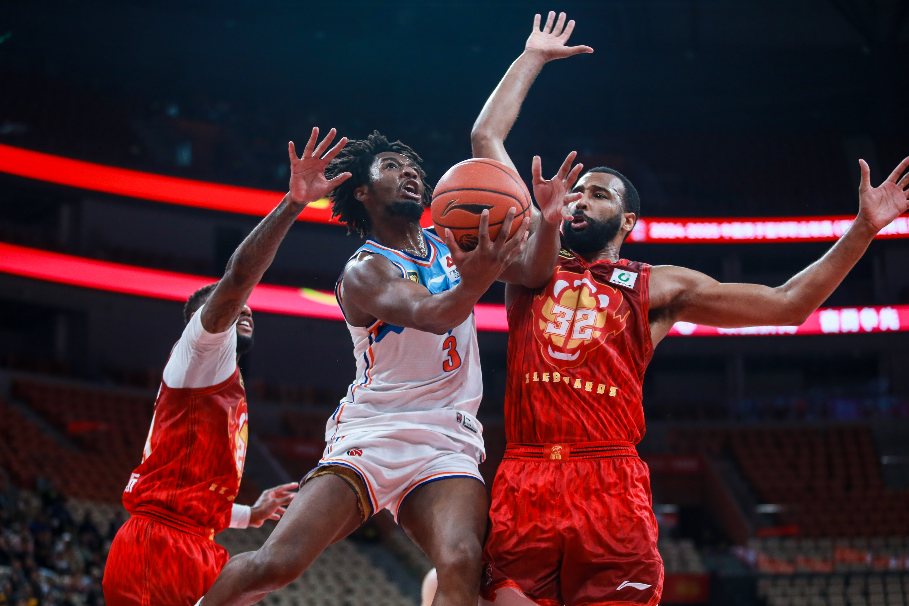 篮球比赛中球员展现出的恢复体力能力 篮球比赛中球员展现出的恢复体力能力